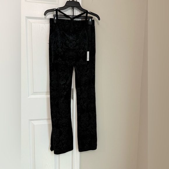 BEHOND YOGA Slim Racerback Cropped Tank + Beyond Yoga
Best Dressed Pant Sz Small - Picture 7 of 15